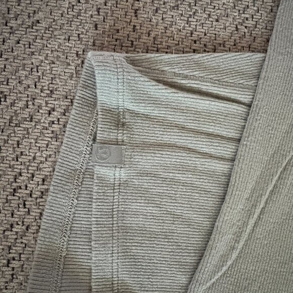 Lululemon Hold Tight Long Sleeve Cropped Tops (Pair) - Picture 6 of 6